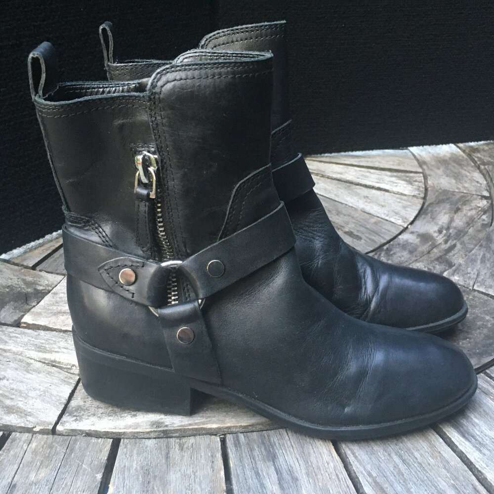 MARC FISHER BLACK HARNESS BOOTS 9M
